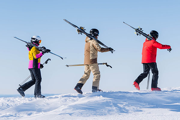 Naisten, miesten ja lasten lasketteluvaatteet