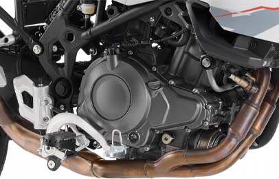 554 cc kaksisylinterinen 4T-moottori